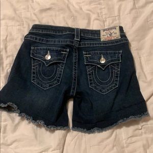 True Religion Sz 28 Mid Cut Off Shorts